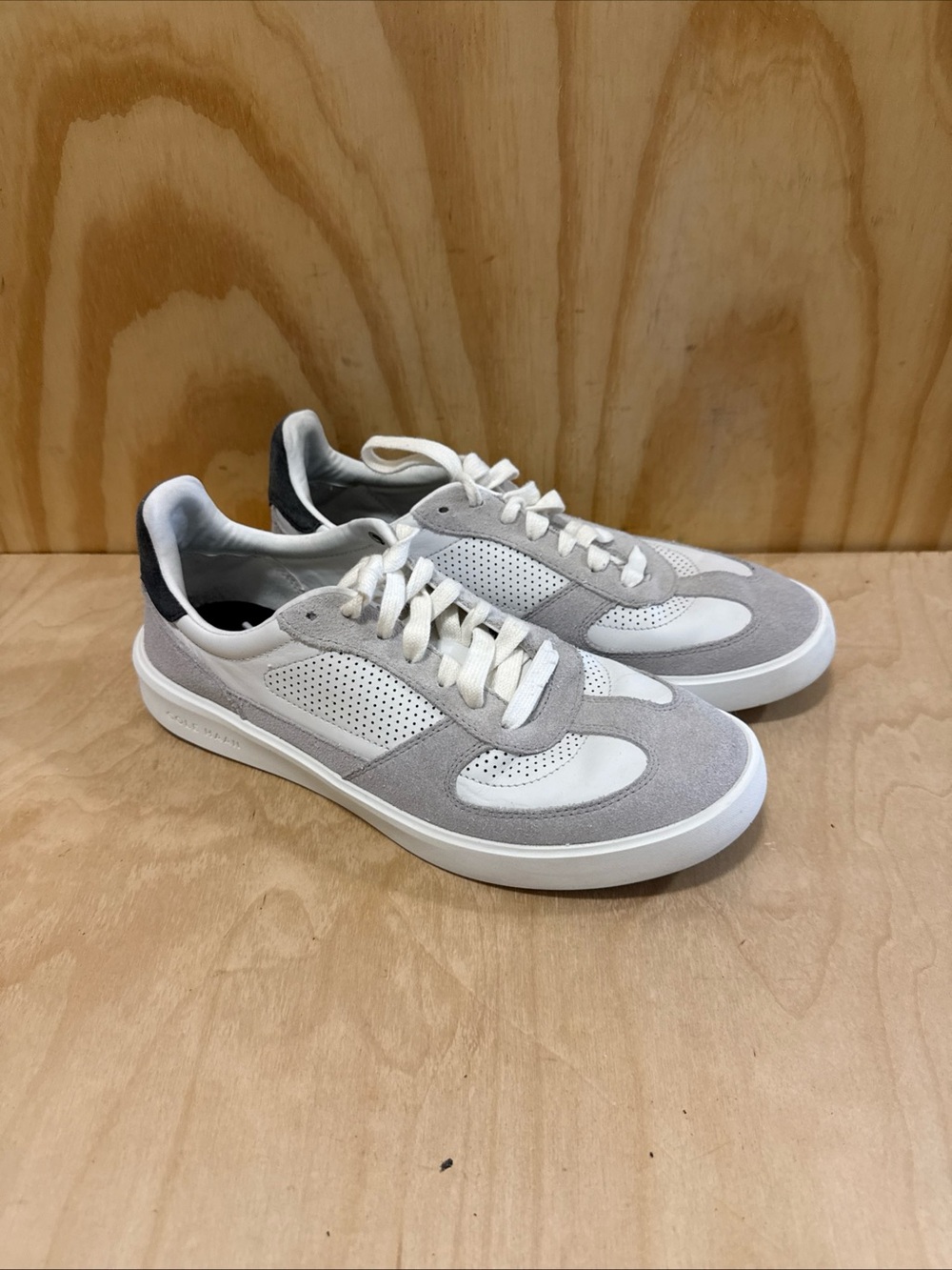 Cole Haan Grand Crosscourt Modern Turf sneakers Sz 9 White And Grey Shoes